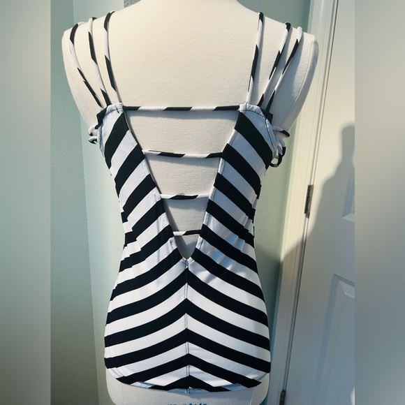 Bebe top - Picture 1 of 3